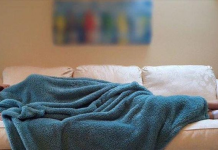 Gjumi i dobët plak trurin më shpejt