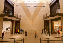 Parisi përuron muzeun e ri “high-tech” të Fondacionit “Cartier”