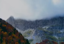 Ngjyrat e vjeshtës pikturojnë malin e Nëmërçkës në Përmet