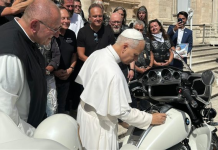 Një motoçikletë e nënshkruar nga Papa Leone XIV shitet për 130 mijë euro