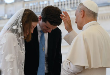 Vatikani rikonfirmon monogaminë si thelbësore në martesë, refuzon poliamorinë