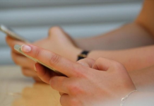 Varësia nga ekranet zvogëlon kapacitetin mendor të fëmijëve dhe të rinjve