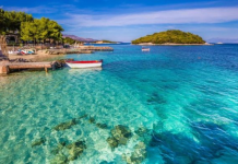 ”Express”: Riviera shqiptare duhet vizituar patjetër për plazhet e saj të kristalta