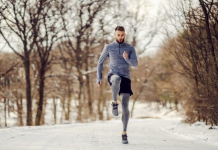 Cilat janë përfitimet e ushtrimeve fizike jashtë në të ftohtë?