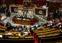 Franca miraton projektligjin që heq “detyrimin bashkëshortor”