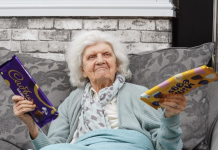 Sekreti i jetëgjatësisë? Çokollata dhe festa