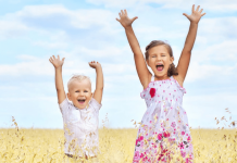 10 gjëra që i bëjnë fëmijët të lumtur