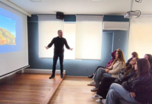 Projeksion artistik me mbetjet plastike në liqenin e Shkodrës