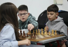 “Shahu në Shkolla”, nxit mendimin logjik dhe përqendrimin e nxënësve