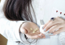 Një multivitaminë në ditë ngadalëson pak plakjen biologjike