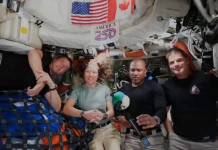 Si jetojnë astronautët në hapësirë?