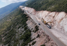 ARRSH: Punimet në rrugët lidhëse të Llogorasë në 65% të realizimit