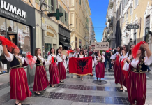 Artistët përmetarë promovojnë kulturën shqiptare në Festivalin Botëror të Folklorit