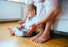 Ekspozimi i hershëm ndaj ekraneve smart kufizon stimulimin natyror të trurit te foshnjat