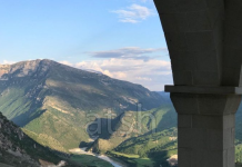Mezhgoran, fshatin në këmbë të Shëndëllisë me pamje nga Vjosa