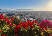 Vlora si “kartolinë” pranvere, mes detit dhe qiellit të kaltër