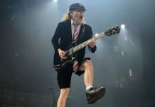 Angus Young, kitaristi legjendar i AC/DC