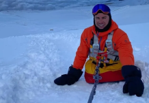 Një alpinist me dy amputime ngjit Everestin