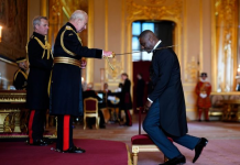 Idris Elba nderohet me titullin “Kalorës” nga mbreti Charles III