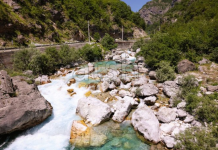 Lugina e Valbonës, turistët zgjedhin bukurinë e egër shqiptare
