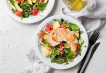 Ushqimet që ju ndihmojnë të përballoni valën e të nxehtit