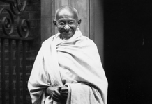 Shkrimet e Mahatma Gandit shiten për 1,7 milionë dollarë