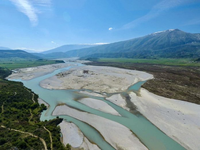 Vjosa, një përvojë turistike mes lumenjve të egër, kanioneve dhe burimeve termale